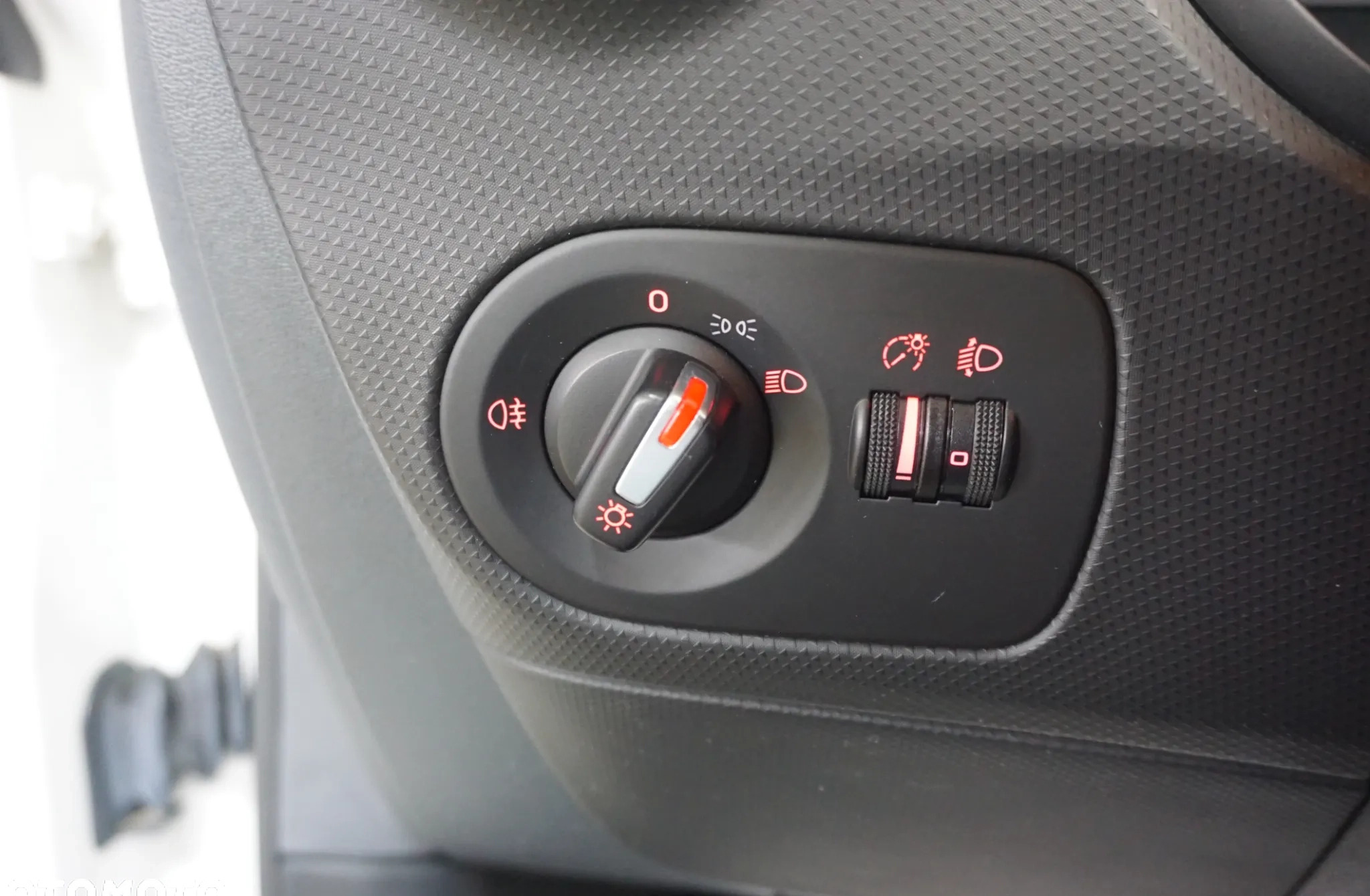 Seat Leon cena 23900 przebieg: 101800, rok produkcji 2010 z Piaseczno małe 704